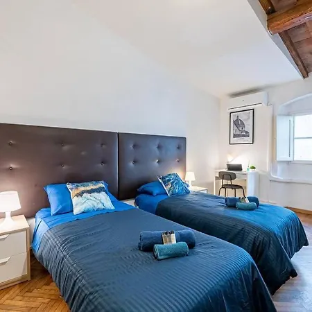 Apartment Minutes From Ponte Vecchio Old Town Florence