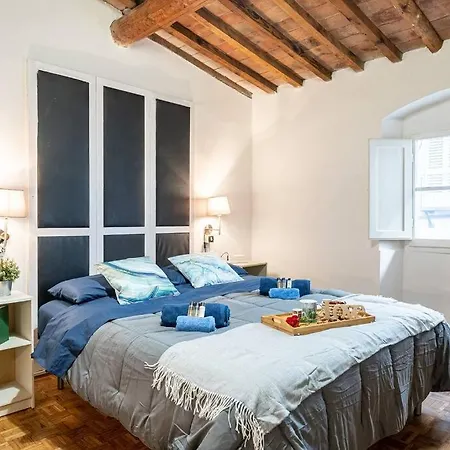 Apartment Minutes From Ponte Vecchio Old Town