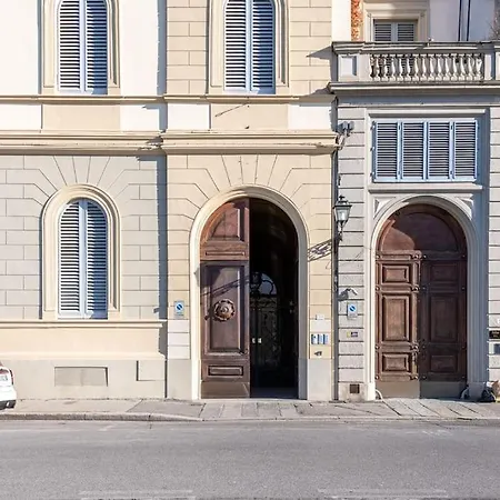 Apartment Minutes From Ponte Vecchio Old Town *
